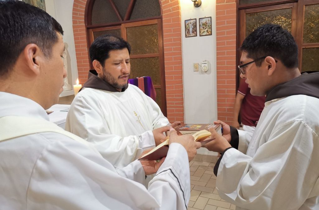 Ministerios menores de lectorado y acolitado